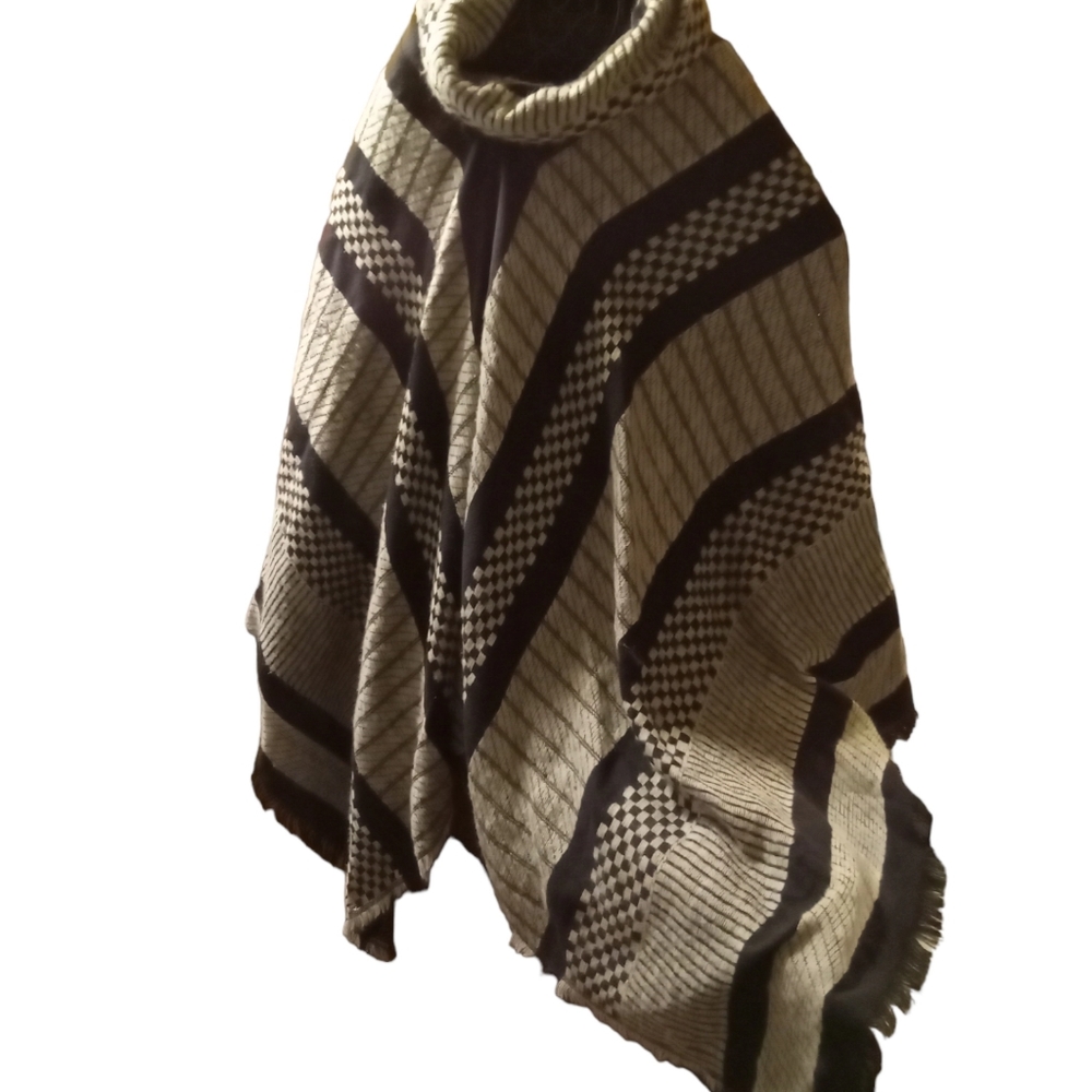 Winter Shaw. Size one size fits all. Like a XL. Dark Blue AND Grey. Very Clean.